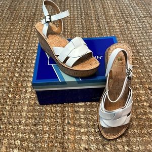 White Mountain White Sandals Sz 10 brand new inbox never wornOriginal price $50.